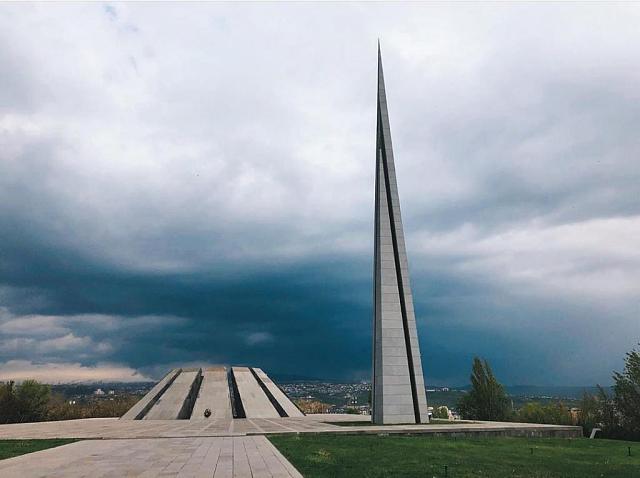 В Ереване возле музея-института Геноцида армян покончил с собой молодой человек